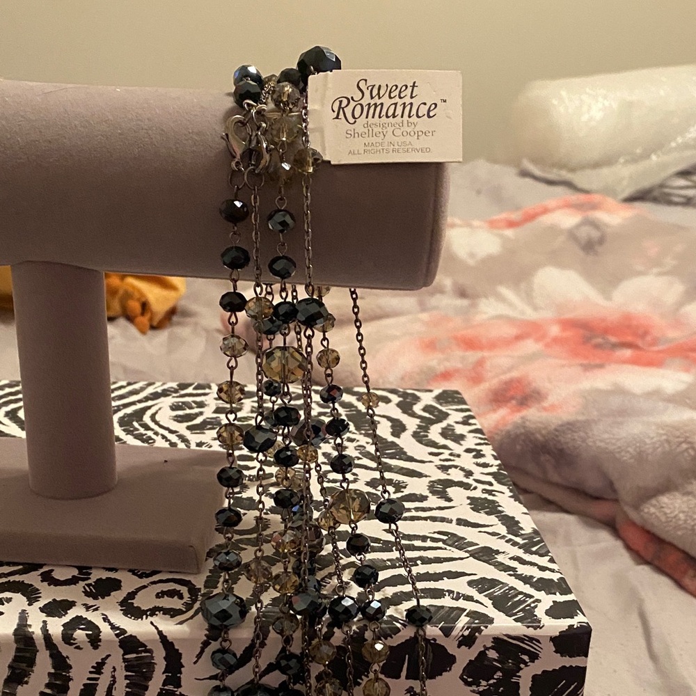 Sweet Romance Elegant Beaded Necklace in Black and Gold